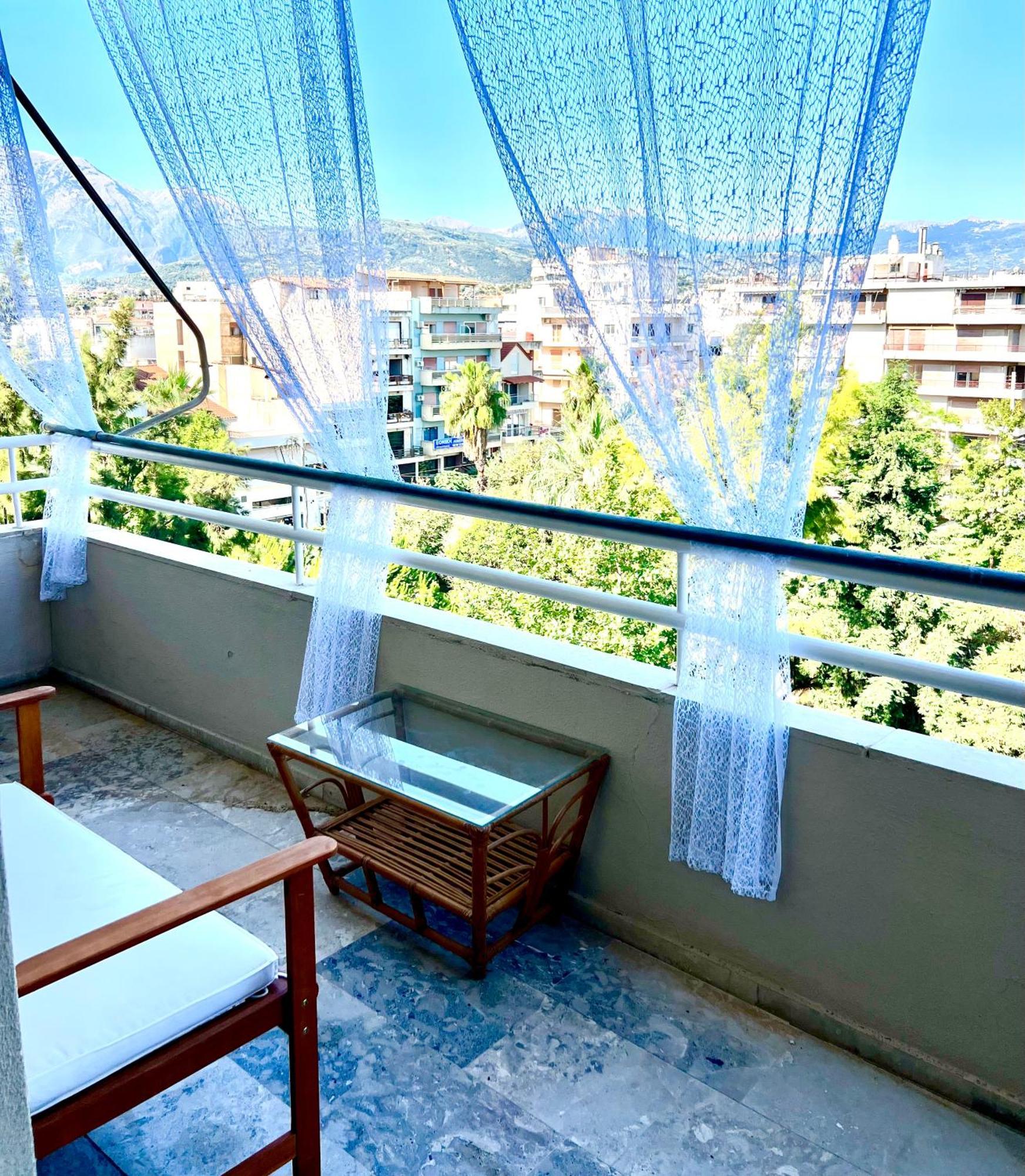 Seaview Penthouse On The Square Lägenhet Aigio Exteriör bild